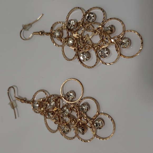 NWOT Beautiful Fashion Flowy Costume Rhinestone Chandelier Dangle Earrings - Picture 2 of 4